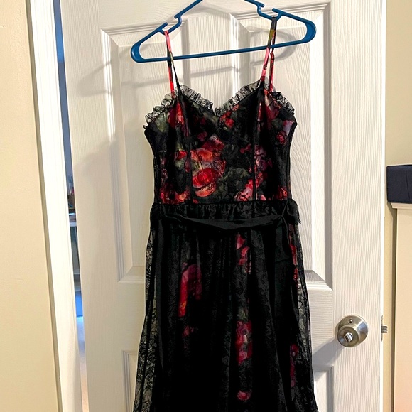 Dresses & Skirts - Lace Black and Floral Party dress